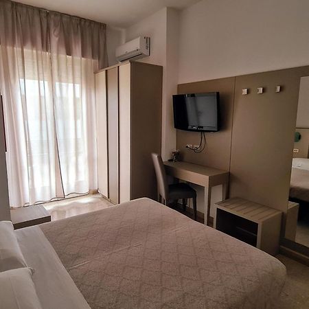 Hotel Camelia Ріміні Екстер'єр фото