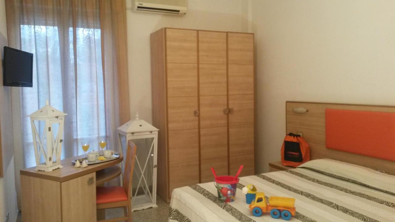 Hotel Camelia Ріміні Екстер'єр фото