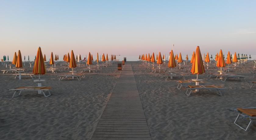 Hotel Camelia Ріміні Екстер'єр фото