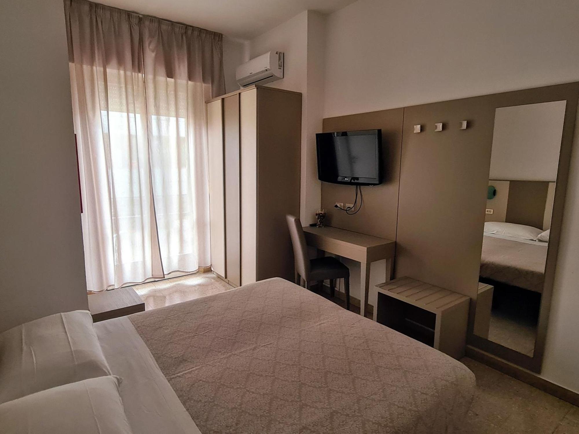 Hotel Camelia Ріміні Екстер'єр фото